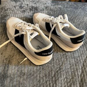 Mens New Balance 237 shoes off white/black